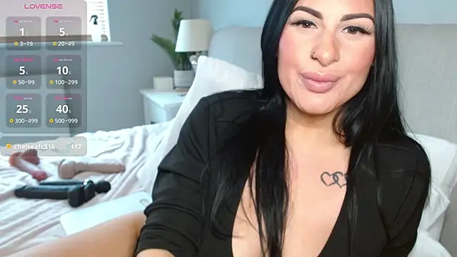 Layla UK online show from October 15, 11:10 am