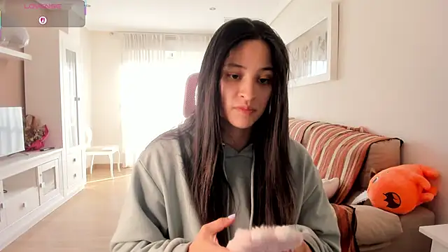 bella apont online show from November 23, 1:44 pm