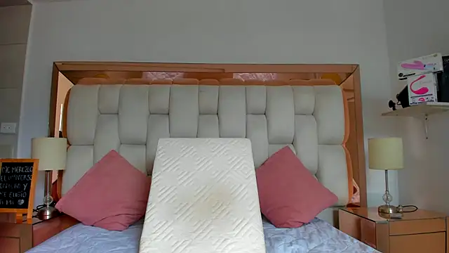 emilyparkerr01 online show from November 15, 7:32 pm