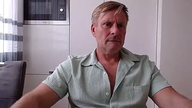 Snapshot of johnnym1 chatting on October 24, 10:22 am johnnym1 online show from October 24, 10:22 am