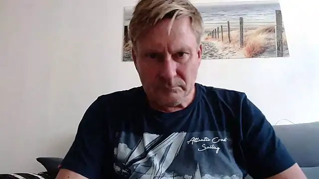 Snapshot of johnnym1 chatting on November 6, 12:39 pm johnnym1 online show from November 6, 12:39 pm