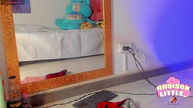 Snapshot of madison_little_ chatting on March 19, 5:50 pm madison little  online show from March 19, 5:50 pm