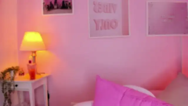 Snapshot of little-natt chatting on December 23, 9:29 pm little-natt online show from December 23, 9:29 pm