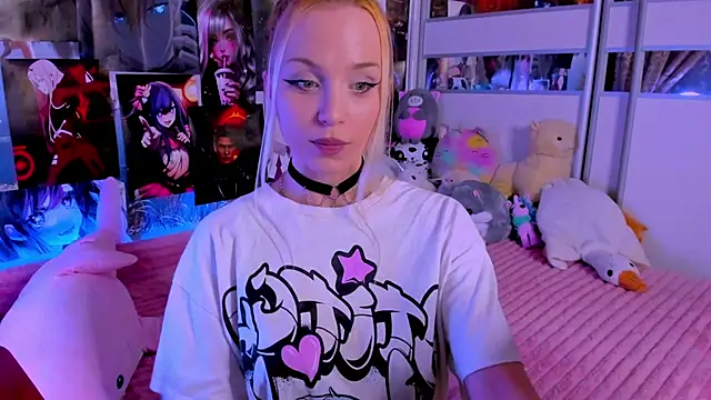 Snapshot of Cute__Pony chatting on July 6, 9:50 pm Cute Pony online show from July 6, 9:50 pm