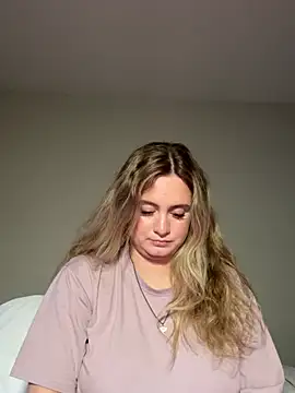 Sophie Raegan online show from April 18, 3:38 pm