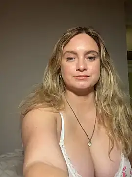 Snapshot of Sophie_Raegan chatting on April 22, 4:08 pm Sophie Raegan online show from April 22, 4:08 pm