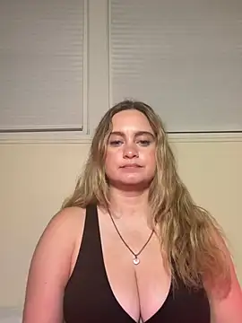 Snapshot of Sophie_Raegan chatting on May 6, 10:31 am Sophie Raegan online show from May 6, 10:31 am