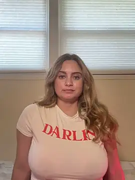 Snapshot of Sophie_Raegan chatting on May 22, 5:40 pm Sophie Raegan online show from May 22, 5:40 pm