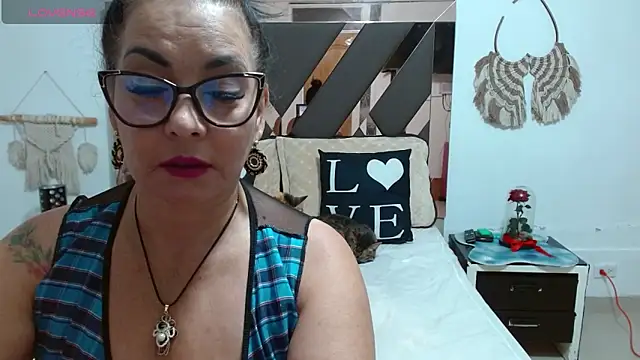 Snapshot of lindaesmeralda chatting on January 18, 12:04 pm lindaesmeralda online show from January 18, 12:04 pm
