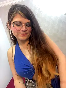 Snapshot of dayis_butera chatting on December 15, 2:21 pm dayis butera online show from December 15, 2:21 pm