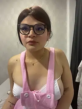 Snapshot of dayis_butera chatting on February 26, 8:13 am dayis butera online show from February 26, 8:13 am