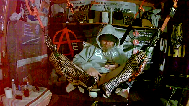 Snapshot of Cummerforyouu2 chatting on March 17, 7:23 am Cummerforyouu2 online show from March 17, 7:23 am