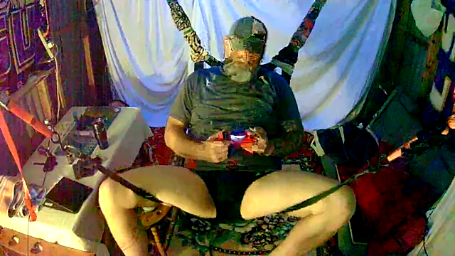 Snapshot of Cummerforyouu2 chatting on March 26, 4:40 am Cummerforyouu2 online show from March 26, 4:40 am