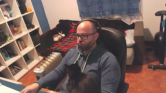 ravingr4d4 online show from March 5, 10:21 pm