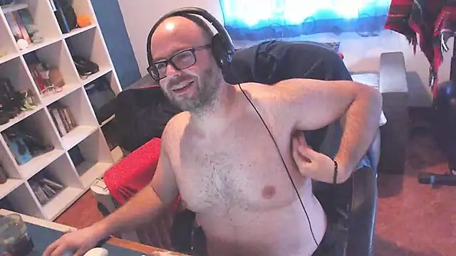 ravingr4d4 online show from March 6, 3:24 pm