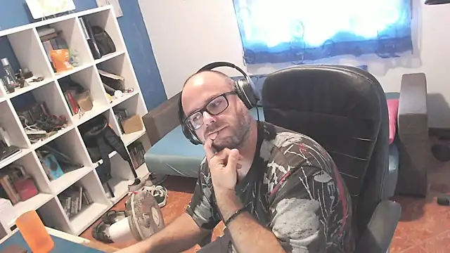 ravingr4d4 online show from September 16, 10:49 am