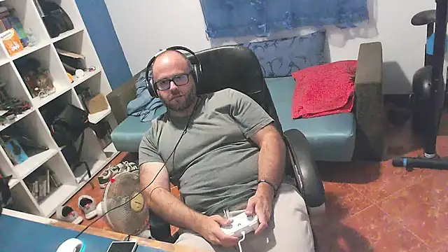 ravingr4d4 online show from September 18, 8:33 pm