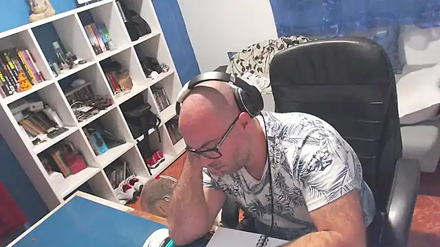 ravingr4d4 online show from October 9, 10:41 pm