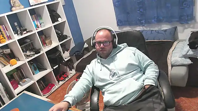 ravingr4d4 online show from November 8, 9:02 pm