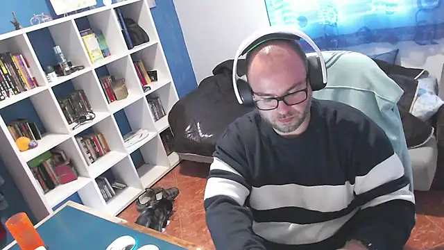 ravingr4d4 online show from November 10, 1:54 pm