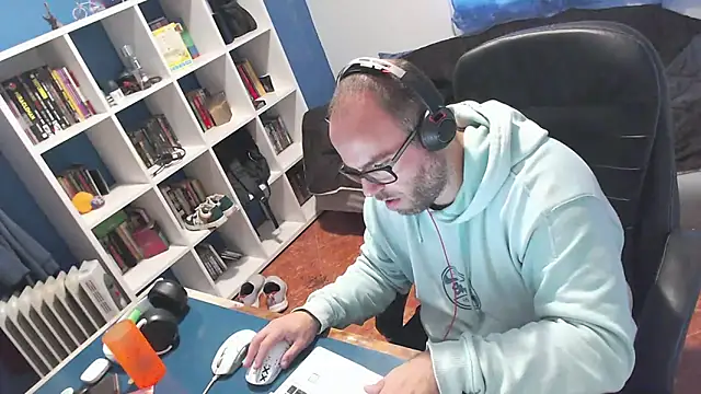 ravingr4d4 online show from November 12, 11:10 am