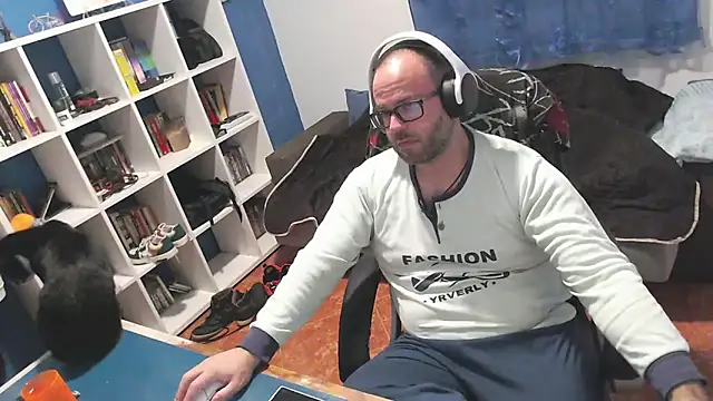 ravingr4d4 online show from November 14, 11:46 pm