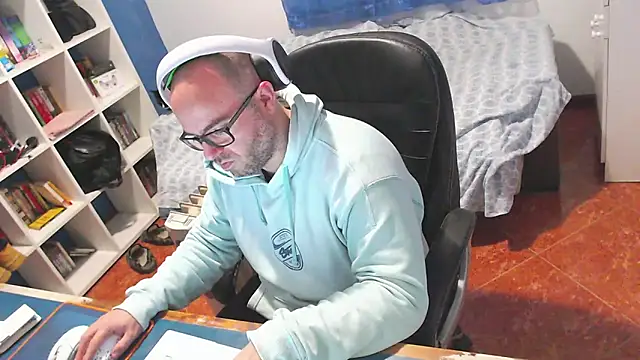 ravingr4d4 online show from February 2, 9:52 am