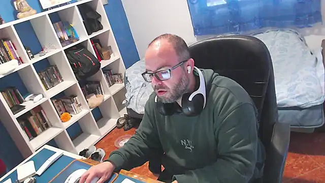 ravingr4d4 online show from February 17, 10:01 am