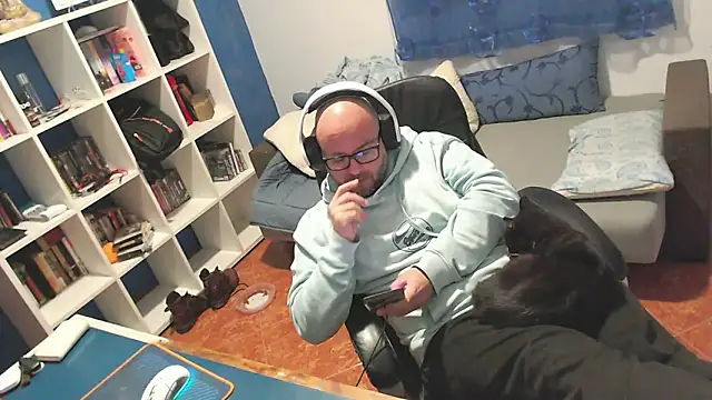 ravingr4d4 online show from March 3, 11:32 pm