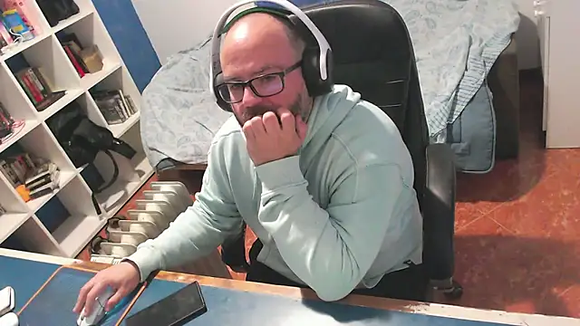 ravingr4d4 online show from March 16, 9:41 pm