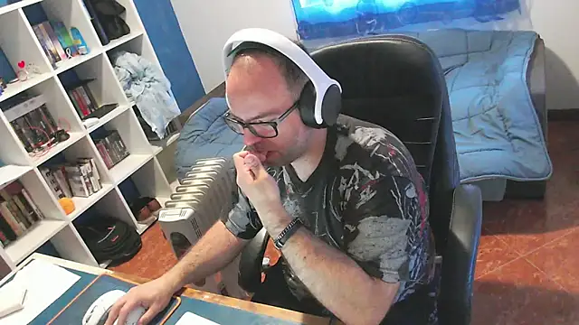 ravingr4d4 online show from March 31, 8:04 am