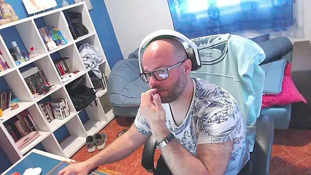 ravingr4d4 online show from April 17, 11:24 am