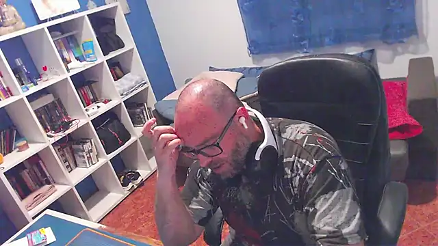 ravingr4d4 online show from April 18, 10:21 pm