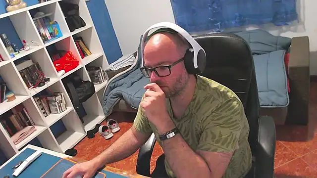 Snapshot of ravingr4d4 chatting on May 4, 9:11 pm ravingr4d4 online show from May 4, 9:11 pm
