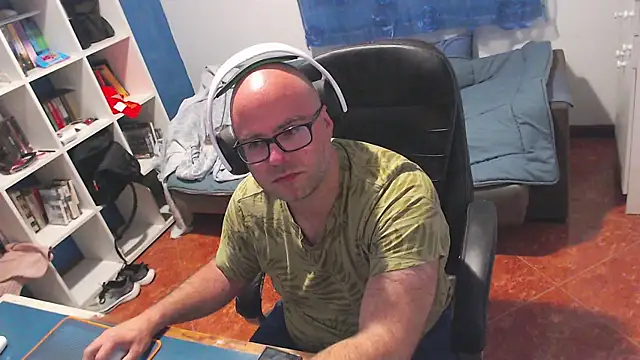 Snapshot of ravingr4d4 chatting on May 20, 10:27 pm ravingr4d4 online show from May 20, 10:27 pm