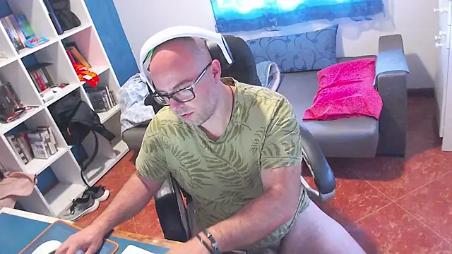 Snapshot of ravingr4d4 chatting on May 21, 10:33 am ravingr4d4 online show from May 21, 10:33 am
