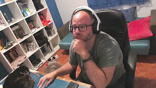 Snapshot of ravingr4d4 chatting on June 1, 10:00 pm ravingr4d4 online show from June 1, 10:00 pm