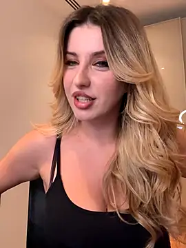 Snapshot of RoxxyDallas chatting on October 14, 7:58 pm RoxxyDallas online show from October 14, 7:58 pm