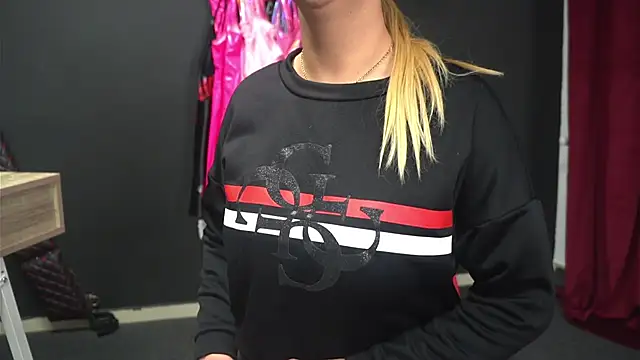 Snapshot of CelineConner chatting on November 19, 5:07 am CelineConner online show from November 19, 5:07 am