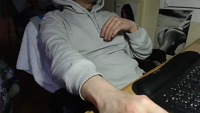 Snapshot of Red75xxx chatting on March 1, 4:53 pm Red75xxx online show from March 1, 4:53 pm