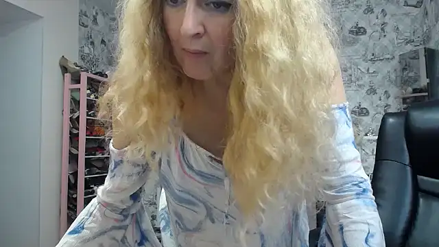 Snapshot of Helen1974 chatting on October 24, 3:52 pm Helen1974 online show from October 24, 3:52 pm