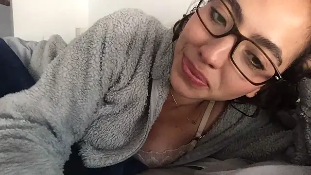 Sophi  a online show from February 23, 8:50 pm