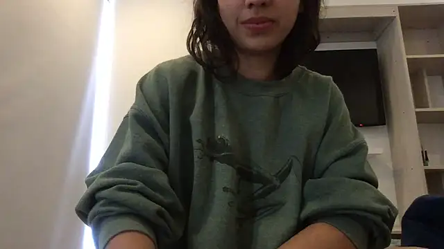 Sophi  a online show from April 18, 6:23 pm