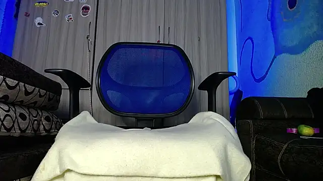 zacwatson  online show from February 4, 6:17 pm