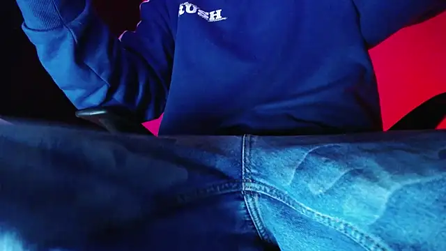 zacwatson  online show from November 8, 5:40 am