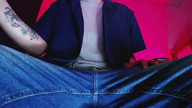 zacwatson  online show from January 17, 2:05 am