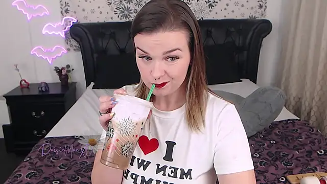 DaisieMaeXO online show from December 18, 11:00 pm