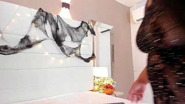 Lilly 2809  online show from October 22, 4:35 am