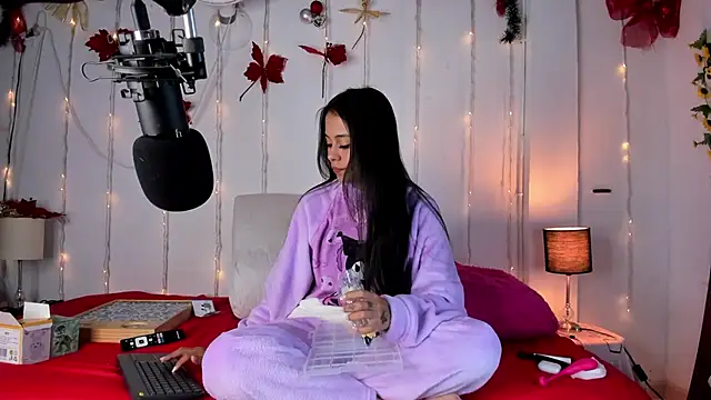 thamaral1 online show from December 15, 12:17 pm