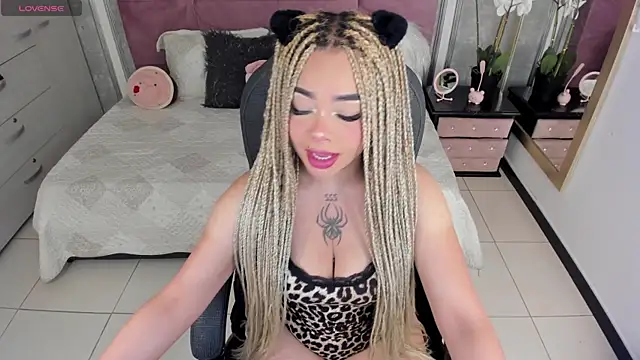 conny  curly online show from November 23, 1:00 pm